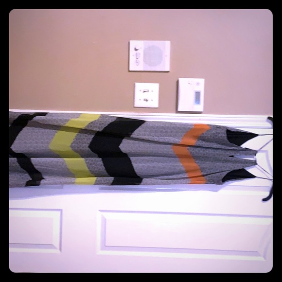 Old navy maxi dress ☀️☀️☀️☀️🌦☀️☀️☀️Summer sale - Picture 2 of 5